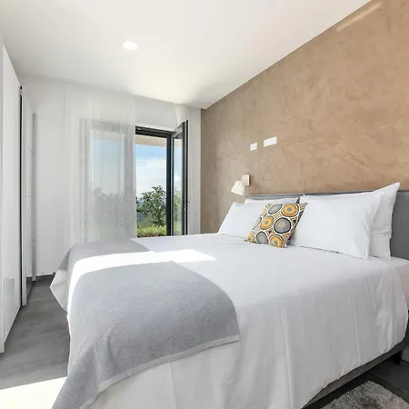 فيلة Complex Alca Ruzici (Sveta Nedelja)