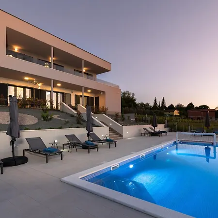 فيلة Complex Alca Ruzici (Sveta Nedelja)